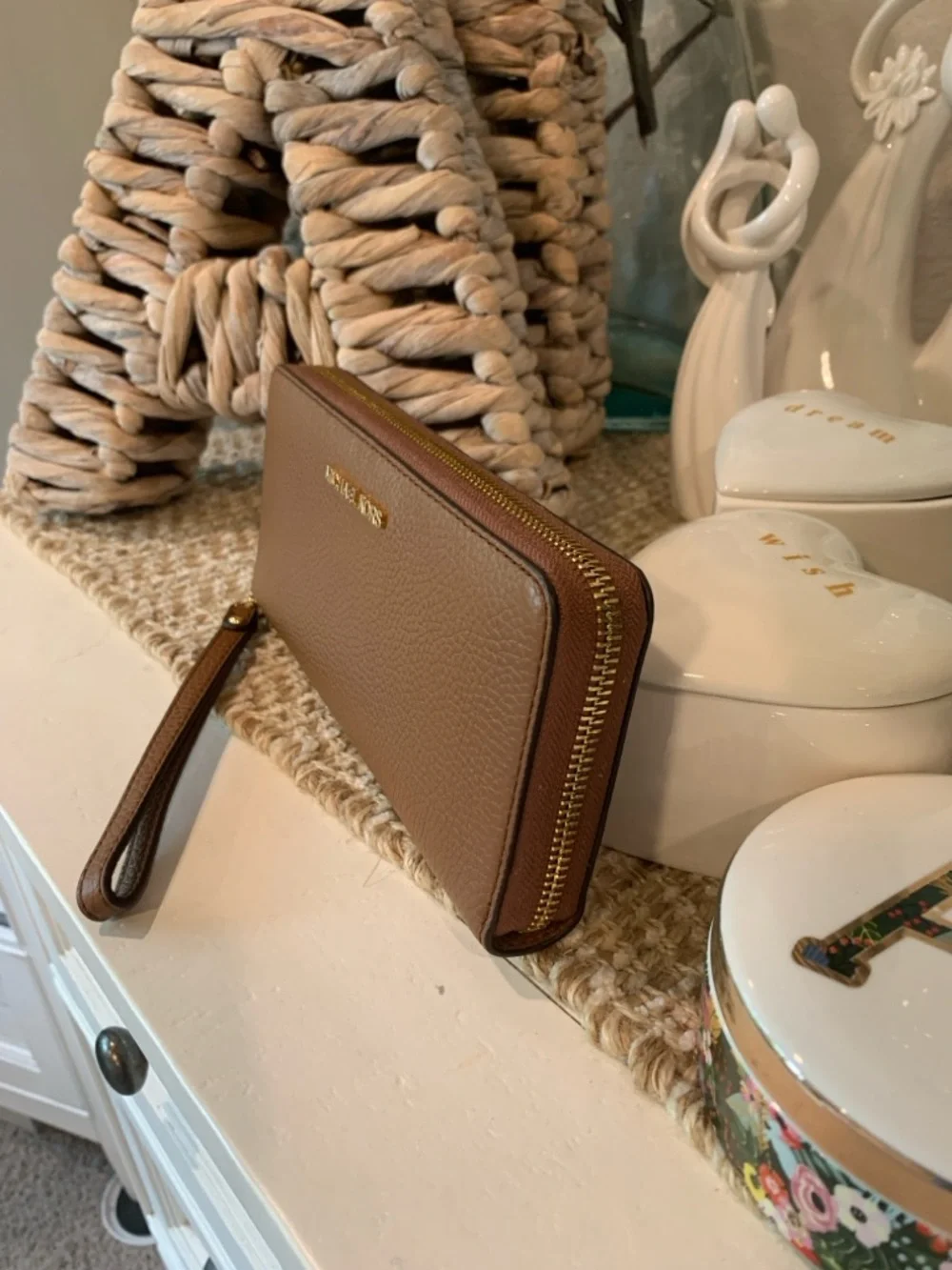 NWT Michael Kors Tan Pebbled Leather Zip Wristlet Wallet - Picture 3 of 11